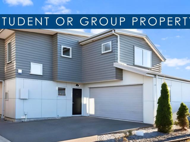 4 Bed And 2 Bathroom Modern Home