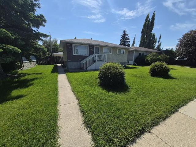 4 Bed Bungalow in Bowness | Large Yard & Detached Garage
