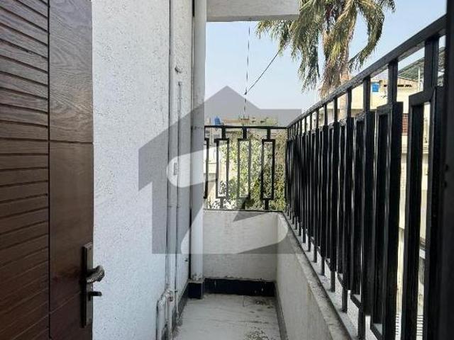 4 bed d/ available on rent with car parking karachi administration employees block 4