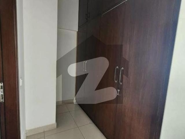 4 Bed DD Apartment For Rent COM 3, Clifton Block 6
