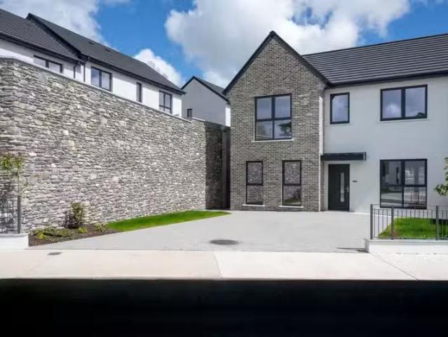4 Bed Detached, Lakeview, Castleredmond, Midleton, Co. Cork is.