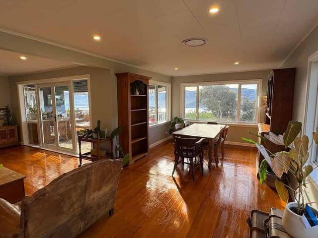4 Bed Family home with stunning harbour views