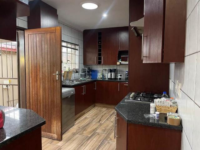 4 Bed House in Valhalla