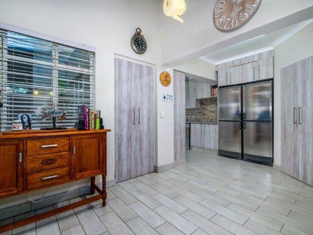 4 Bed House in Weltevreden Park
