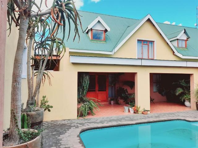 4 Bed House in Worcester West