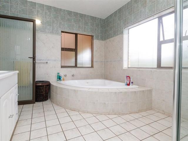 4 Bed House in Featherbrooke Estate
