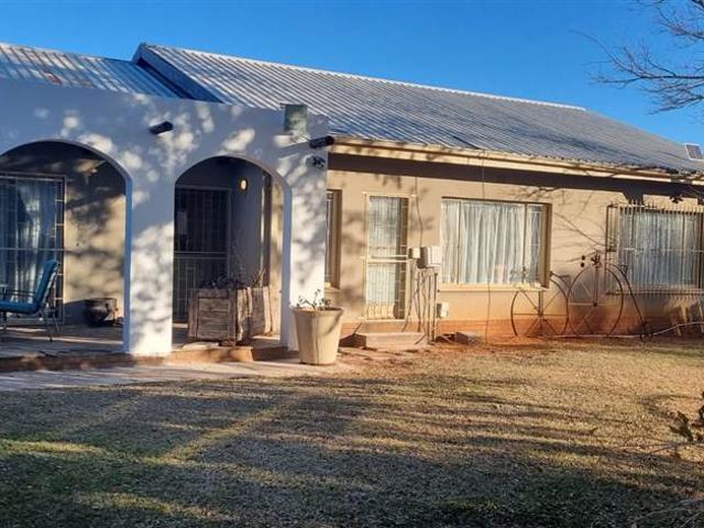 4 Bed House in Jan Kempdorp