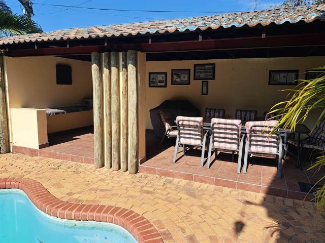 4 Bed House in Montana Park