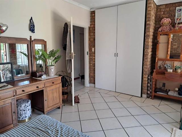 4 Bed House in Montana Park
