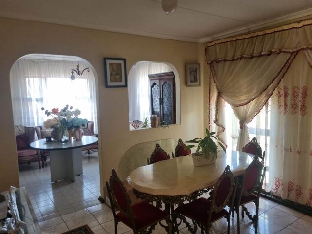 4 Bed House in Nagina