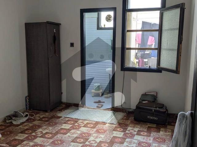 4 Bed Lounge First Floor Leased Single Belt Flat For Sale In Karachi University Society