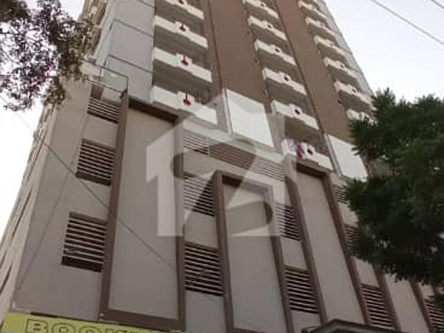 4 Bed Lounge Road Facing Corner Flat