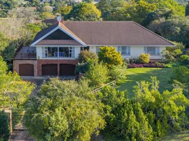 4 bedrm family home close to graeme.