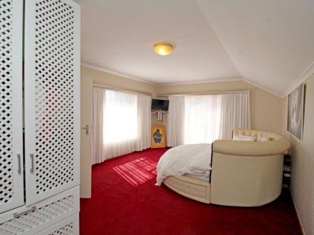 4 bedroom 3 bathroom townhouse for sale in Broadacres