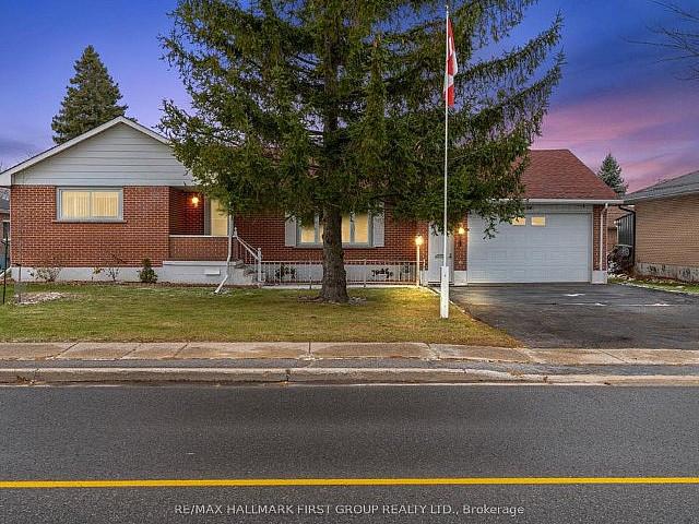 4 Bedroom / 3 Bth Amherst Drive To Manitou Cresw