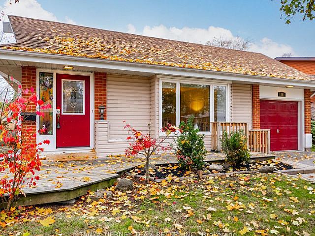 4 Bedroom 3 Bths Located At Dundas/annes