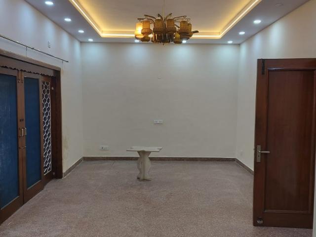 4 Bedroom 2300 Sq.Ft. Builder Floor in Janakpuri Delhi Listing ID: #9620