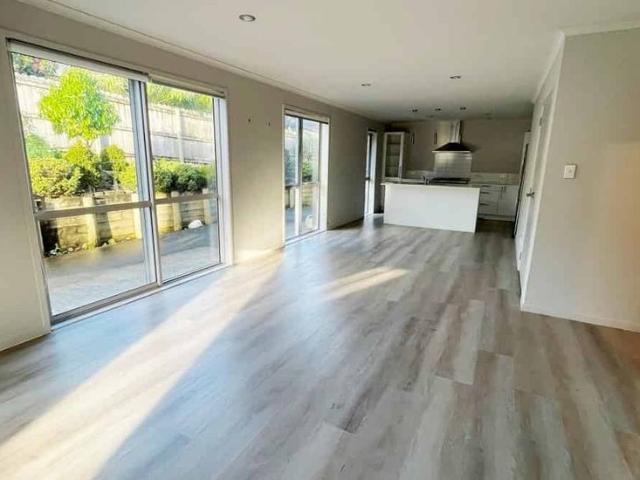 4+ Bedroom, 2.5 bathroom family home on quiet street