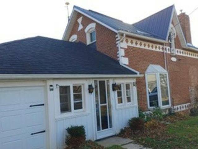 4 Bedroom 2 Bathroom Country Home close to Owen Sound