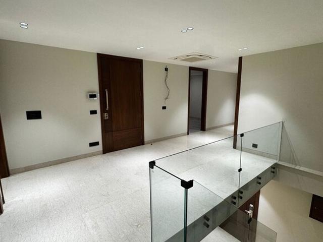 4 Bedroom 300 Sq.Yd. Builder Floor in Gulmohar Park Delhi Listing ID: #9988