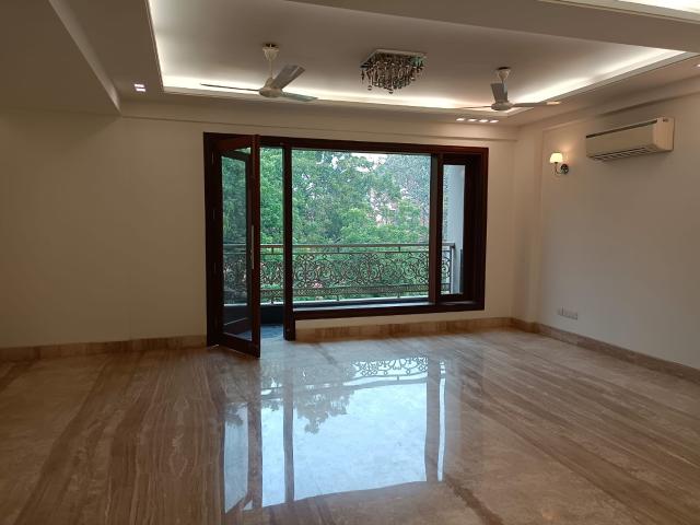 4 Bedroom 300 Sq.Yd. Builder Floor in Gulmohar Park Delhi Listing ID: #9515