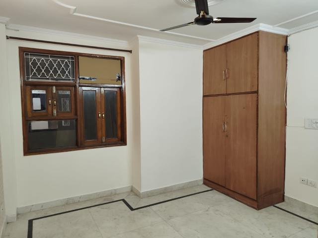 4 Bedroom 325 Sq.Yd. Independent House in Defence Colony Delhi Listing ID: #9638