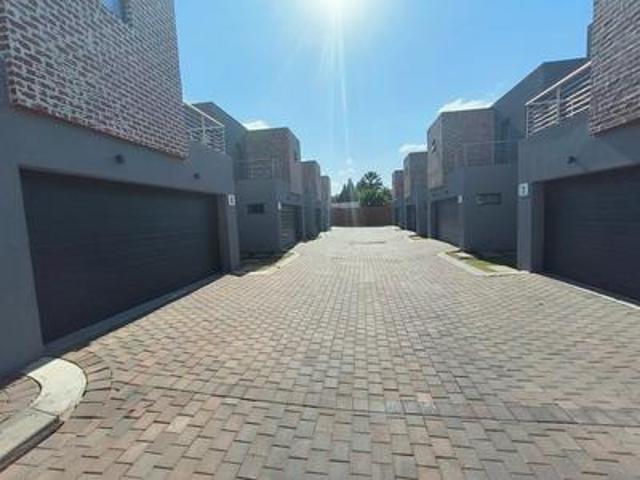 4 bedroom 4.5 bathroom cluster in mo.