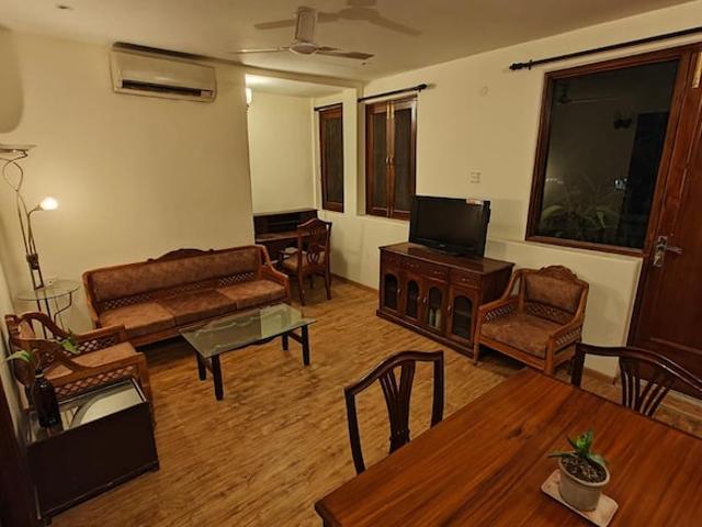 4 Bedroom 500 Sq.Yd. Builder Floor in Geetanjali Enclave Delhi Listing ID: #9501