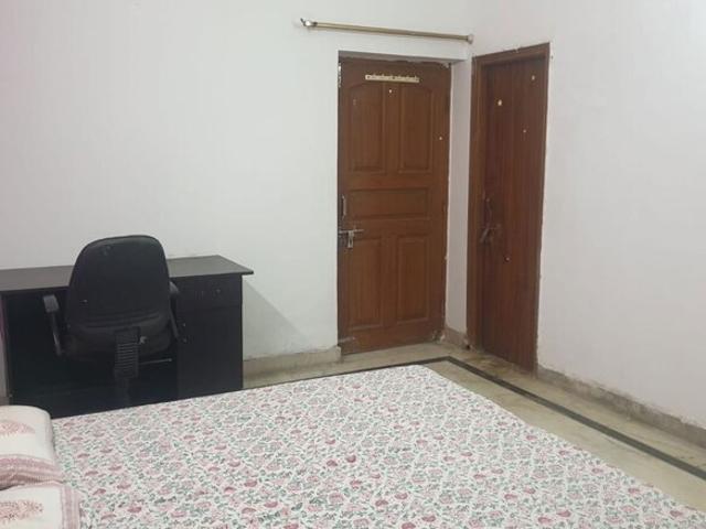 4 Bedroom 600 Sq.Yd. Builder Floor in Safdarjung Development Area Delhi Listing ID: #10286