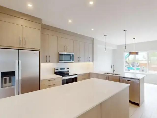 4 Bedroom Condo Calgary AB 102846570