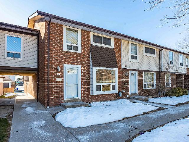 4 Bedroom Condo townhouse In South east Ajax