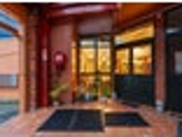 4 Bedroom Central Apartment with 3 Carparks