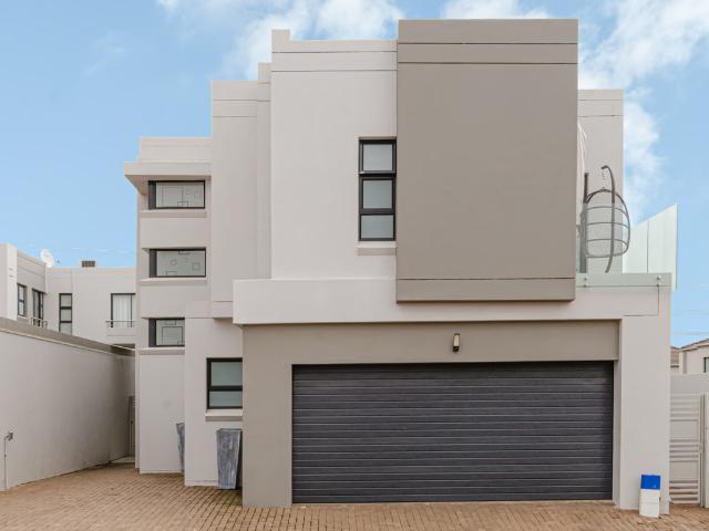 4 Bedroom Cluster To Let in Lonehill