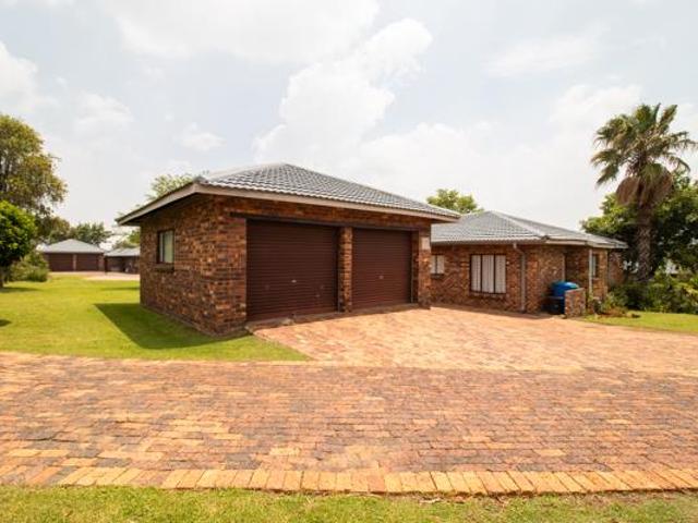 4 Bedroom Cluster in Vaal Marina