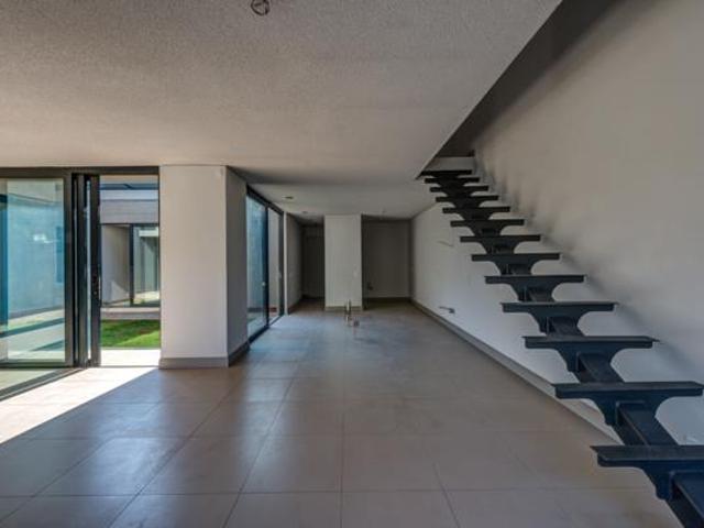4 Bedroom Cluster in Waterkloof Ridge