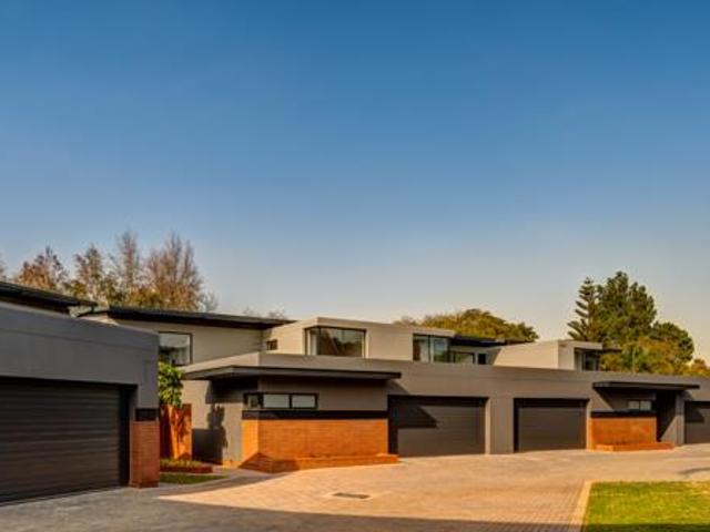 4 Bedroom Cluster in Waterkloof Ridge