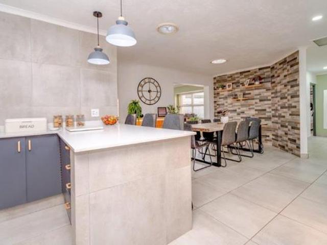 4 Bedroom Cluster in Weltevreden Park