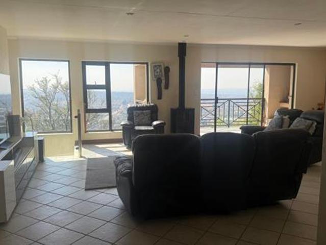 4 Bedroom Cluster in Constantia Kloof