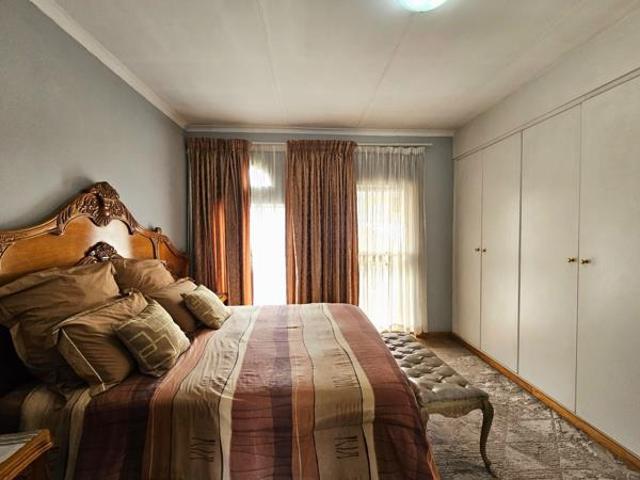 4 Bedroom Cluster in Jordaan park