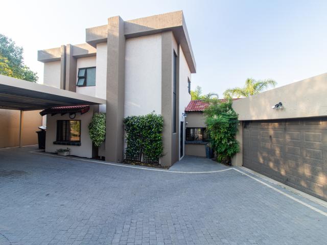 4 Bedroom Cluster in Lonehill
