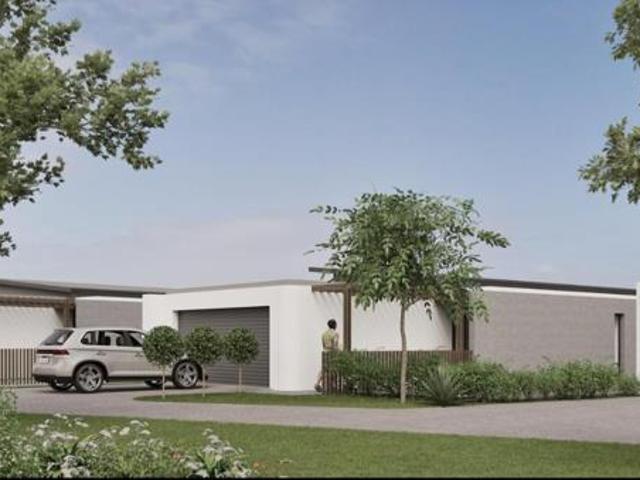 4 Bedroom Cluster in Palm Lakes Estate
