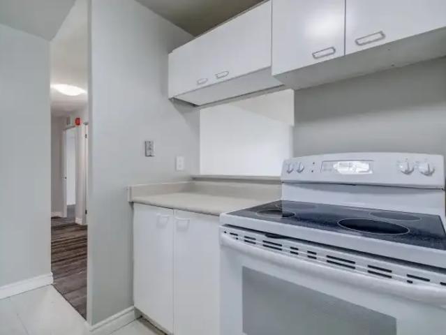 4 Bedroom Apartment Newmarket ON 102339031