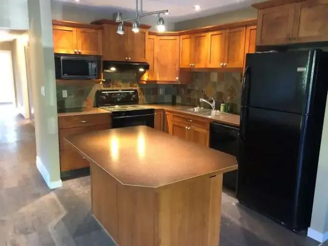 4 Bedroom Apartment Calgary AB 104180018
