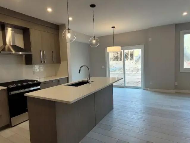 4 Bedroom Apartment Calgary AB 104181048