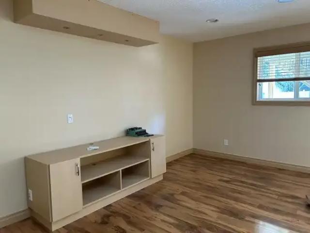 4 Bedroom Apartment Calgary AB 104181189