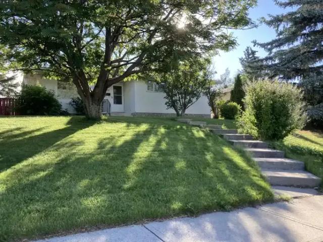 4 Bedroom Apartment Calgary AB 104182075