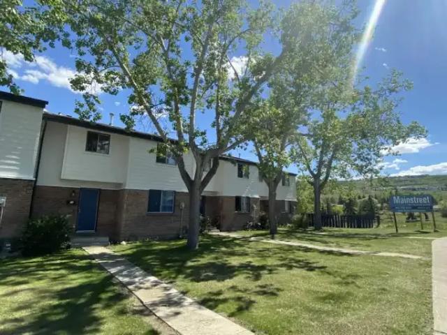 4 Bedroom Apartment Calgary AB 104469839