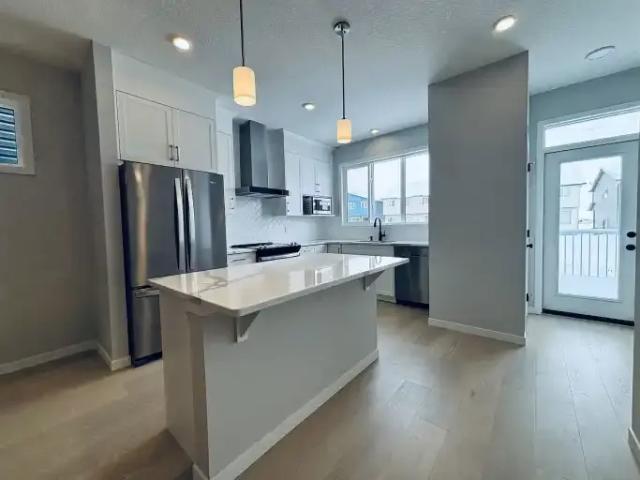 4 Bedroom Apartment Calgary AB 104824562