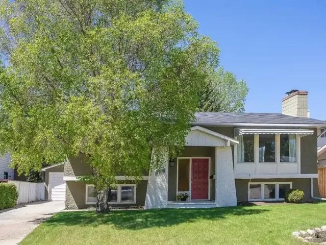 4 Bedroom Apartment Calgary AB 104972700