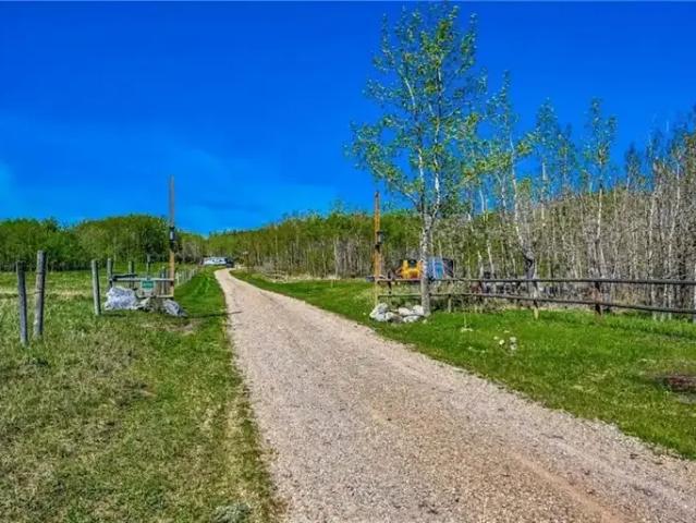 4 Bedroom Apartment Calgary AB LS102715407